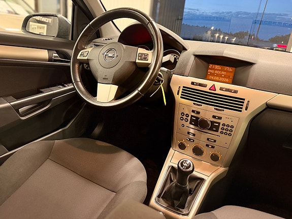 Opel Astra 17 of 19