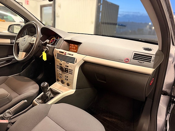 Opel Astra 13 of 19