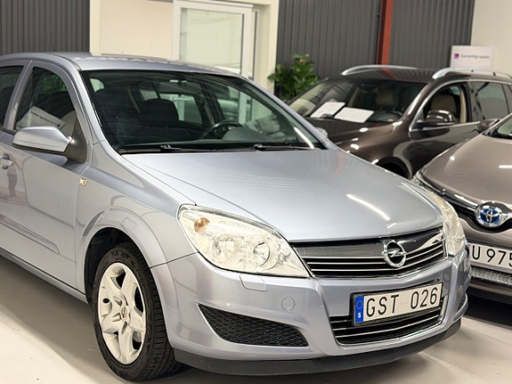 Opel Astra 2 of 19