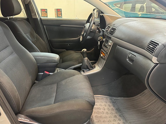 Toyota Avensis 17 of 19