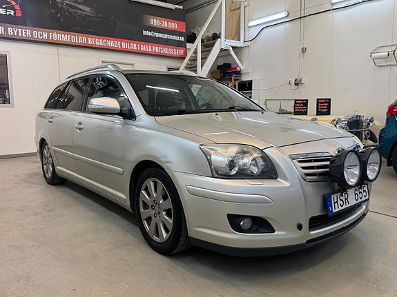 Toyota Avensis 2 of 19