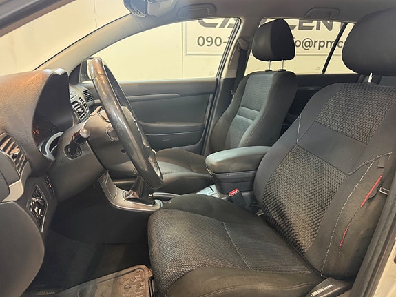 Toyota Avensis 13 of 19
