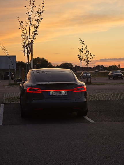 Tesla Model S 3 of 13