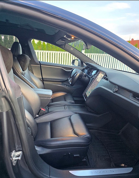 Tesla Model S 9 of 13