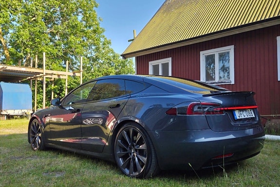 Tesla Model S 4 of 13