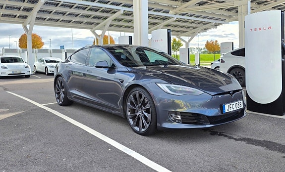 Tesla Model S 7 of 13
