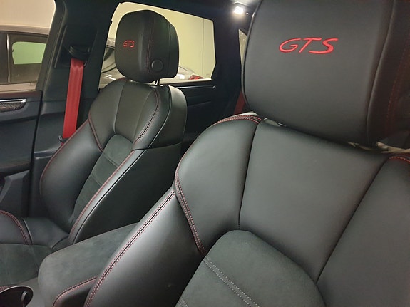 Porsche Macan GTS 7 of 8