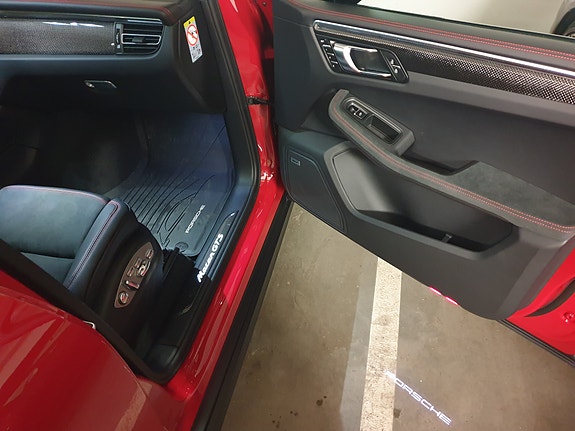 Porsche Macan GTS 4 of 8