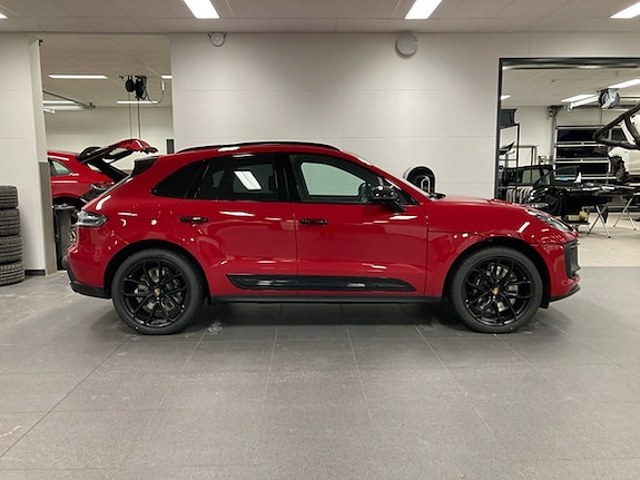 Porsche Macan GTS 2 of 8