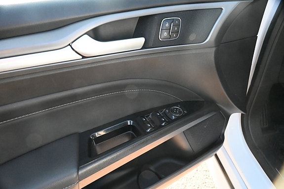 Ford Mondeo 13 of 16
