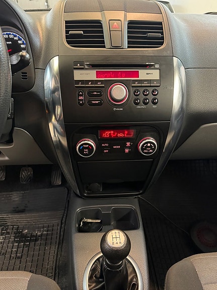 Suzuki SX4 15 of 21