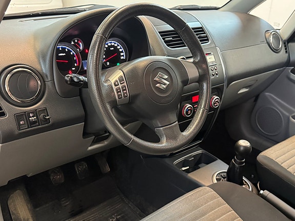 Suzuki SX4 8 of 21