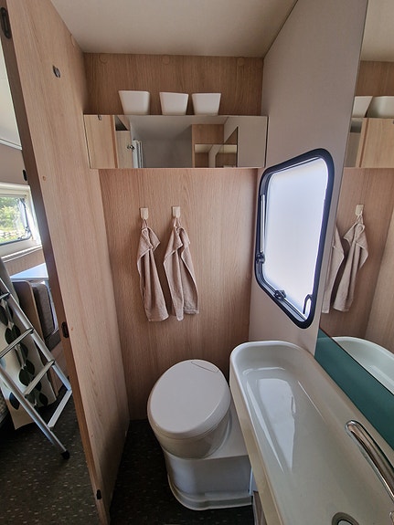 Adria 563 PT 7 of 9