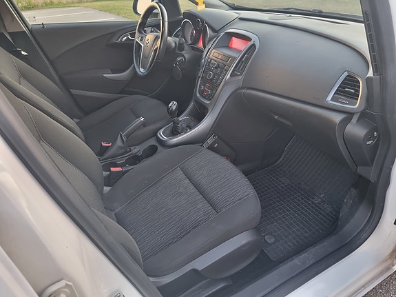Opel Astra 4 of 26