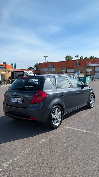Kia Ceed 4 of 6