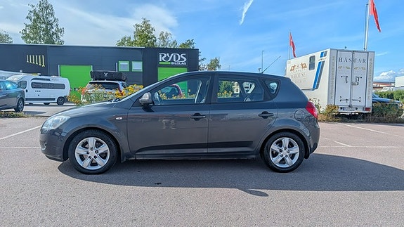 Kia Ceed 2 of 6