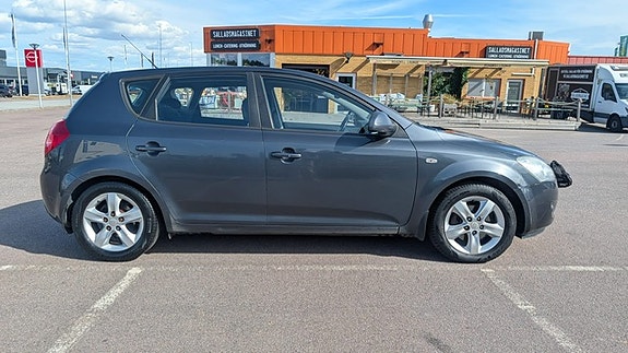 Kia Ceed 3 of 6