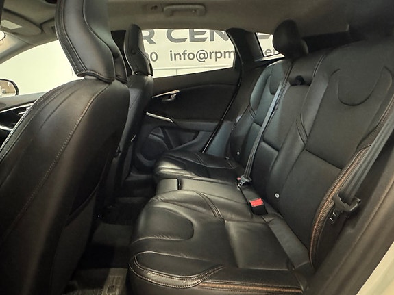 Volvo V40 Cross Country 20 of 28