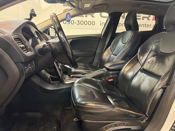 Volvo V40 Cross Country 17 of 28