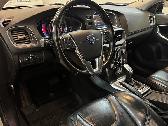 Volvo V40 Cross Country 8 of 28