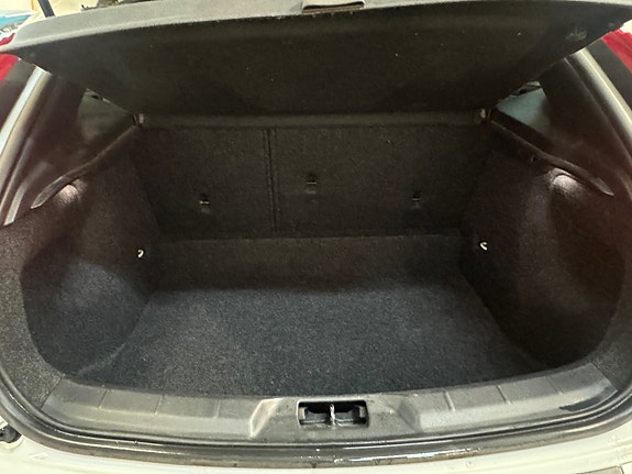Volvo V40 Cross Country 28 of 28