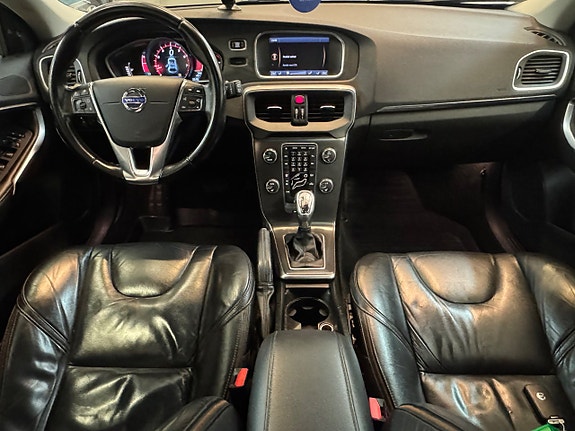 Volvo V40 Cross Country 13 of 28
