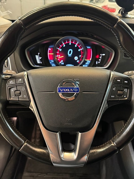Volvo V40 Cross Country 11 of 28