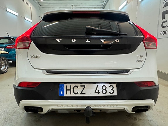 Volvo V40 Cross Country 7 of 28