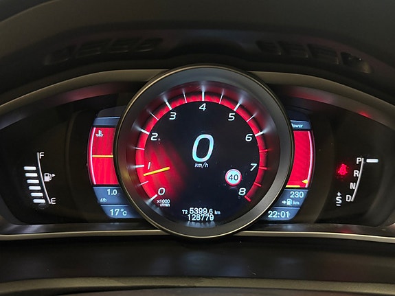 Volvo V40 Cross Country 9 of 28