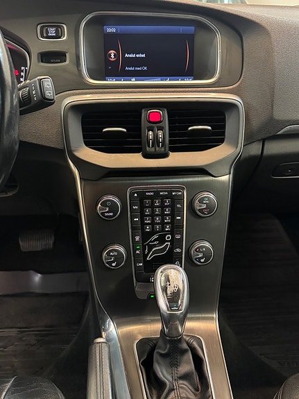 Volvo V40 Cross Country 24 of 28