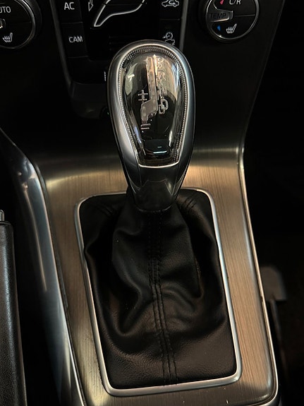 Volvo V40 Cross Country 12 of 28