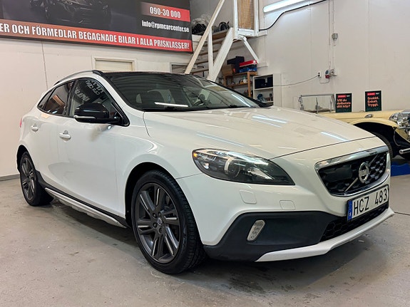 Volvo V40 Cross Country 2 of 28