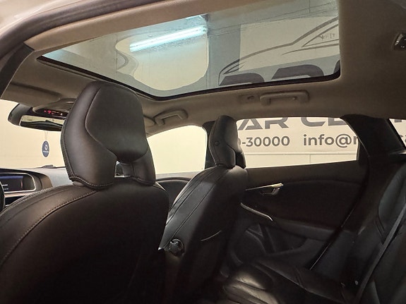 Volvo V40 Cross Country 19 of 28