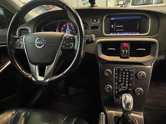 Volvo V40 Cross Country 14 of 28