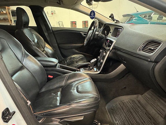 Volvo V40 Cross Country 18 of 28
