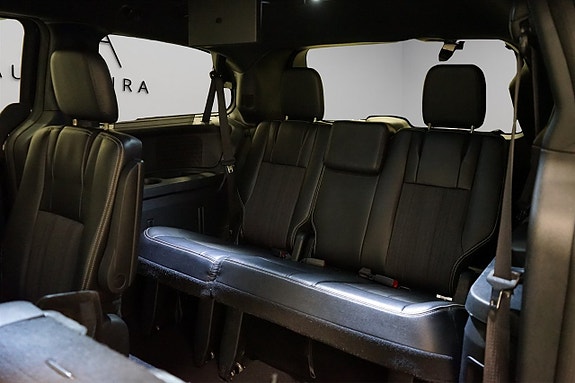 Lancia Voyager 10 of 17