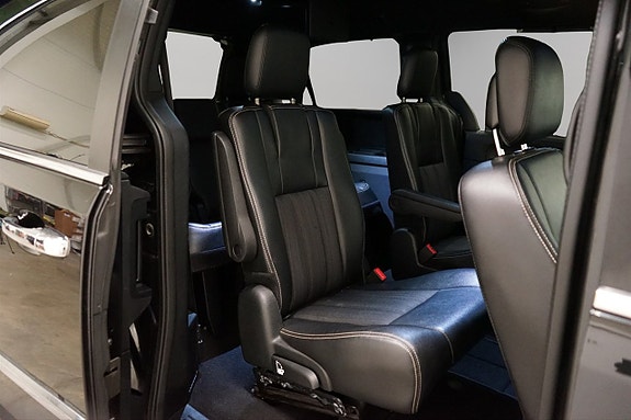 Lancia Voyager 14 of 17