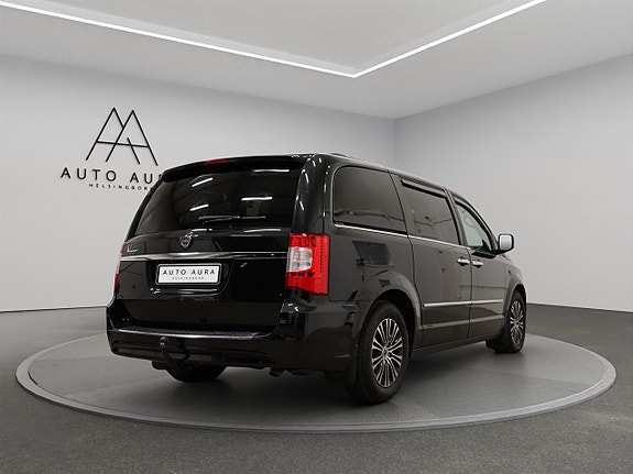 Lancia Voyager 4 of 17
