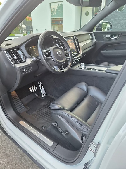Volvo XC60 11 of 29