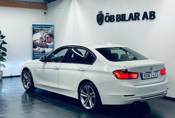BMW 328i 3 of 16