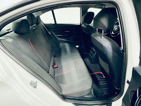 BMW 328i 11 of 16