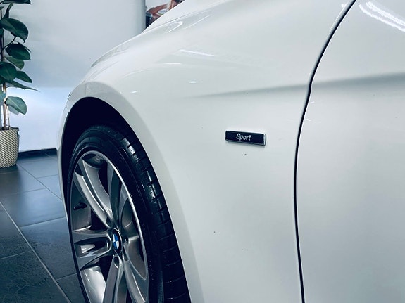 BMW 328i 13 of 16
