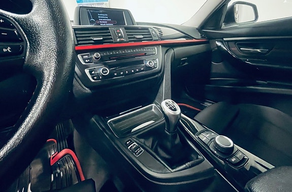 BMW 328i 12 of 16