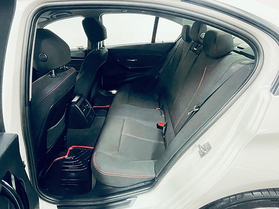 BMW 328i 10 of 16