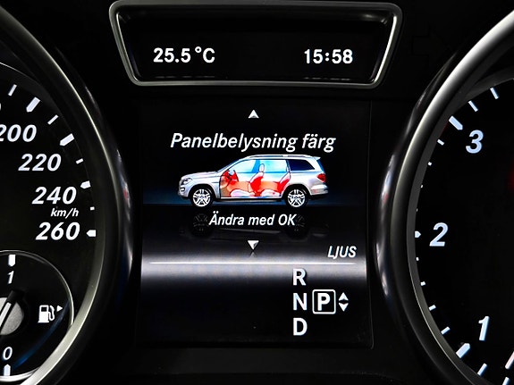 Mercedes-Benz GL350 25 of 30