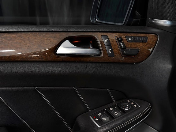 Mercedes-Benz GL350 22 of 30