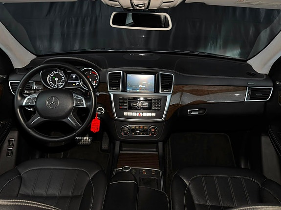 Mercedes-Benz GL350 26 of 30