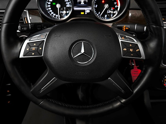 Mercedes-Benz GL350 28 of 30