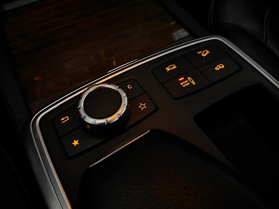 Mercedes-Benz GL350 28 of 30