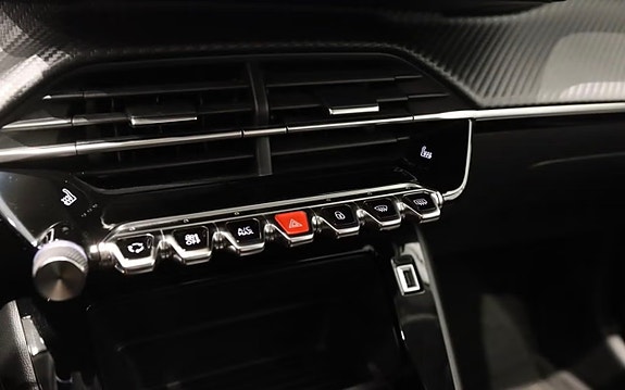 Peugeot 208 8 of 12